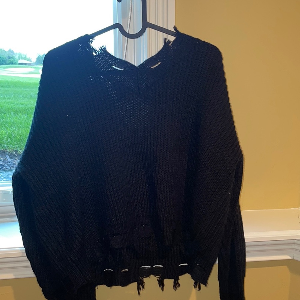 Seduction sweater, ripped, black.
